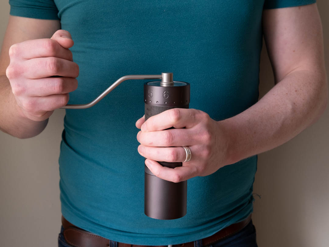 1Zpresso J Max in man's hands