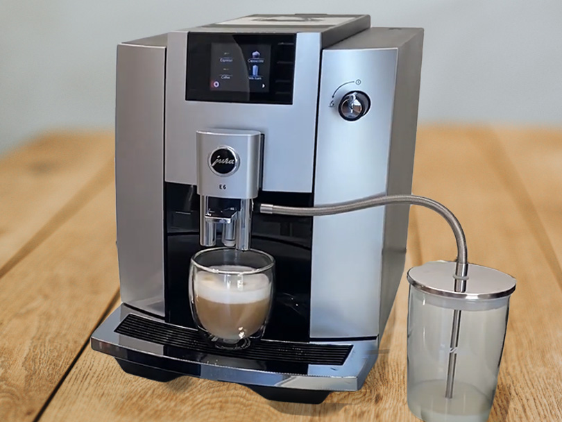 Jura E6 making a cappuccino