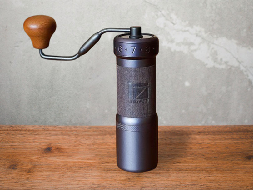 1Zpresso K Ultra sitting on a wooden table