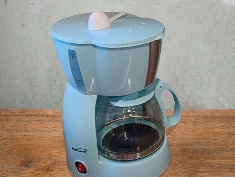 Brentwood 4 cup coffee maker - teal