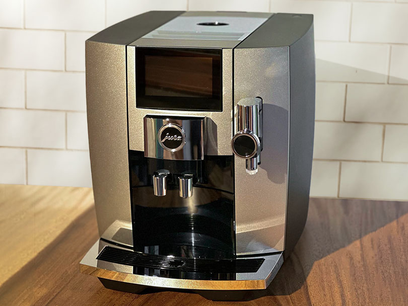 Jura J8 - Front