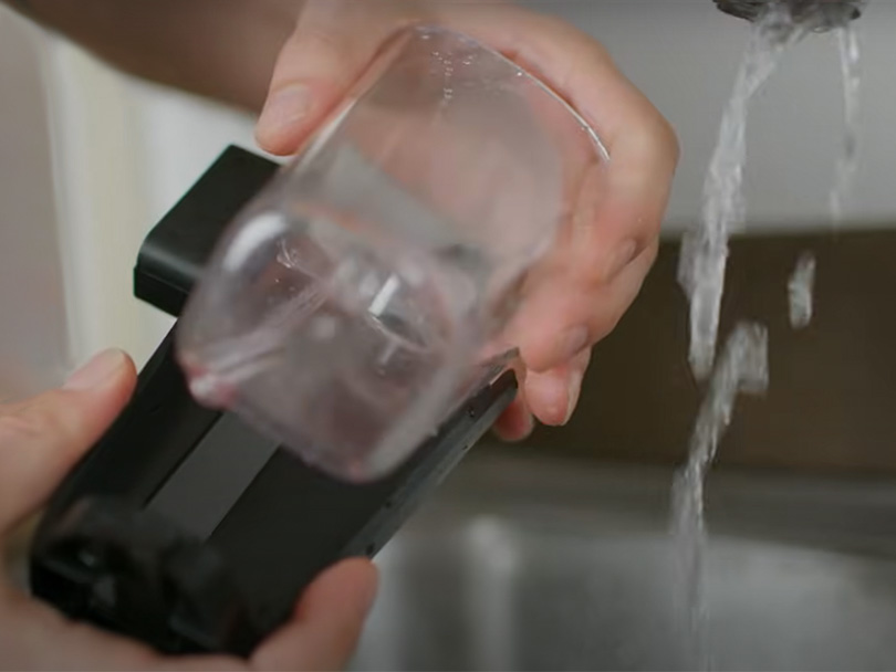 Cleaning the milk carafe on the Philips LatteGo series