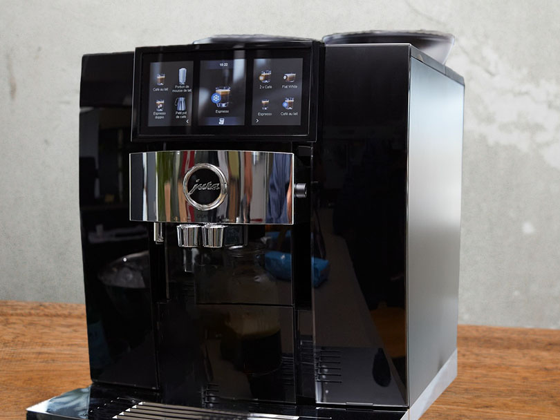 Side view of the Jura Giga 10 with screen turned on